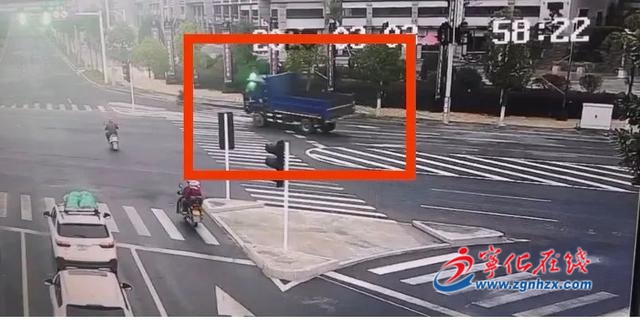 寧化一貨車司機撞壞人行道紅綠燈設(shè)備后逃逸被拘留