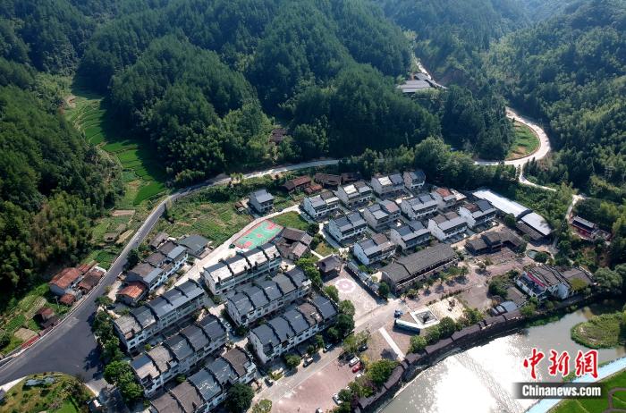 （高質(zhì)量發(fā)展調(diào)研行）一汪清水，繪就水韻綠都生態(tài)底色