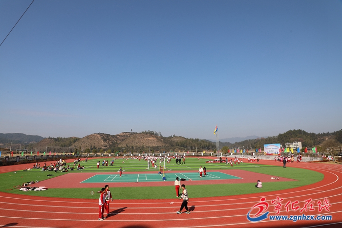 寧化安遠(yuǎn)中心學(xué)校新運(yùn)動場投入使用