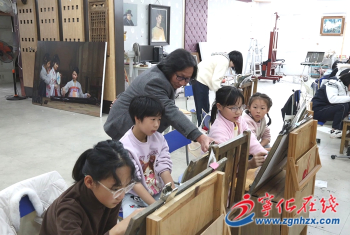 曾橋生：用畫筆繪就精彩人生