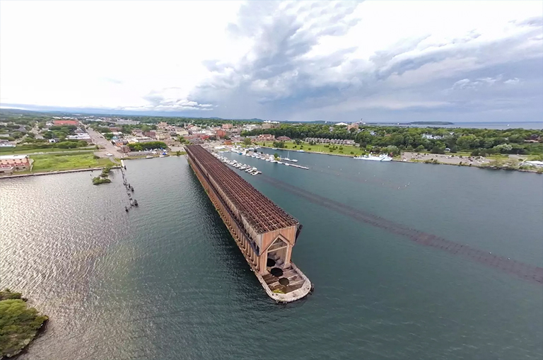 被放棄的和偶象的礦石船塢的空中射擊在馬凱特，沿蘇必利爾湖岸的密執(zhí)安